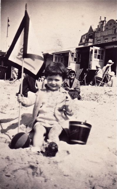 En een ganse dag op het strand met het reclamevlaggetje leverde me 15 frank op. Goed verdiend!
